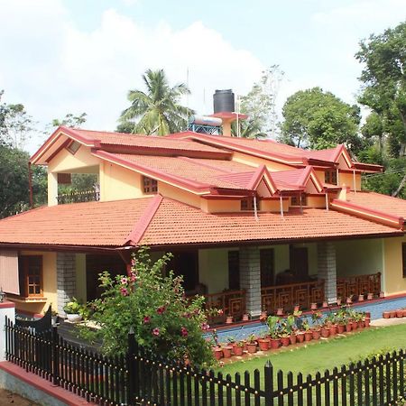 Whistling Woods Farm Stay กูชาลนาการ์ ภายนอก รูปภาพ