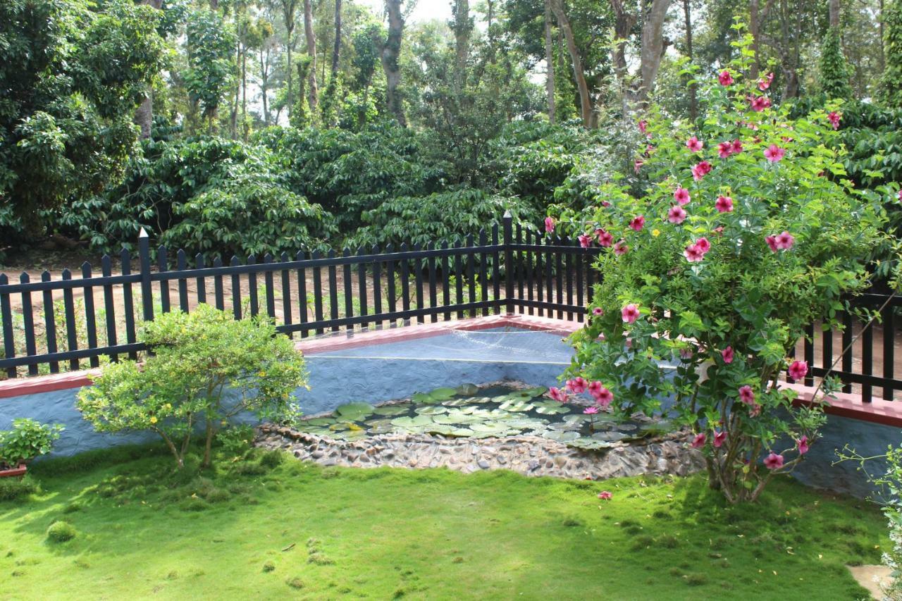 Whistling Woods Farm Stay กูชาลนาการ์ ภายนอก รูปภาพ